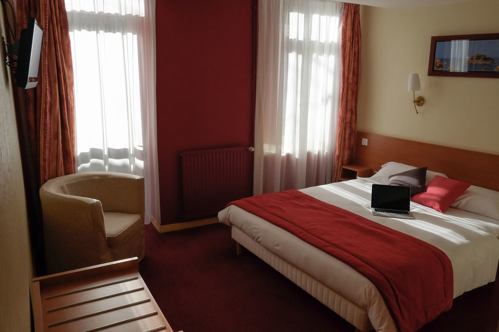 Hotel Du Port Морле Экстерьер фото